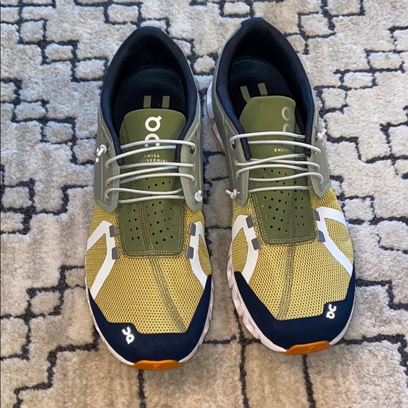 on cloud 70 30 leaf mustard